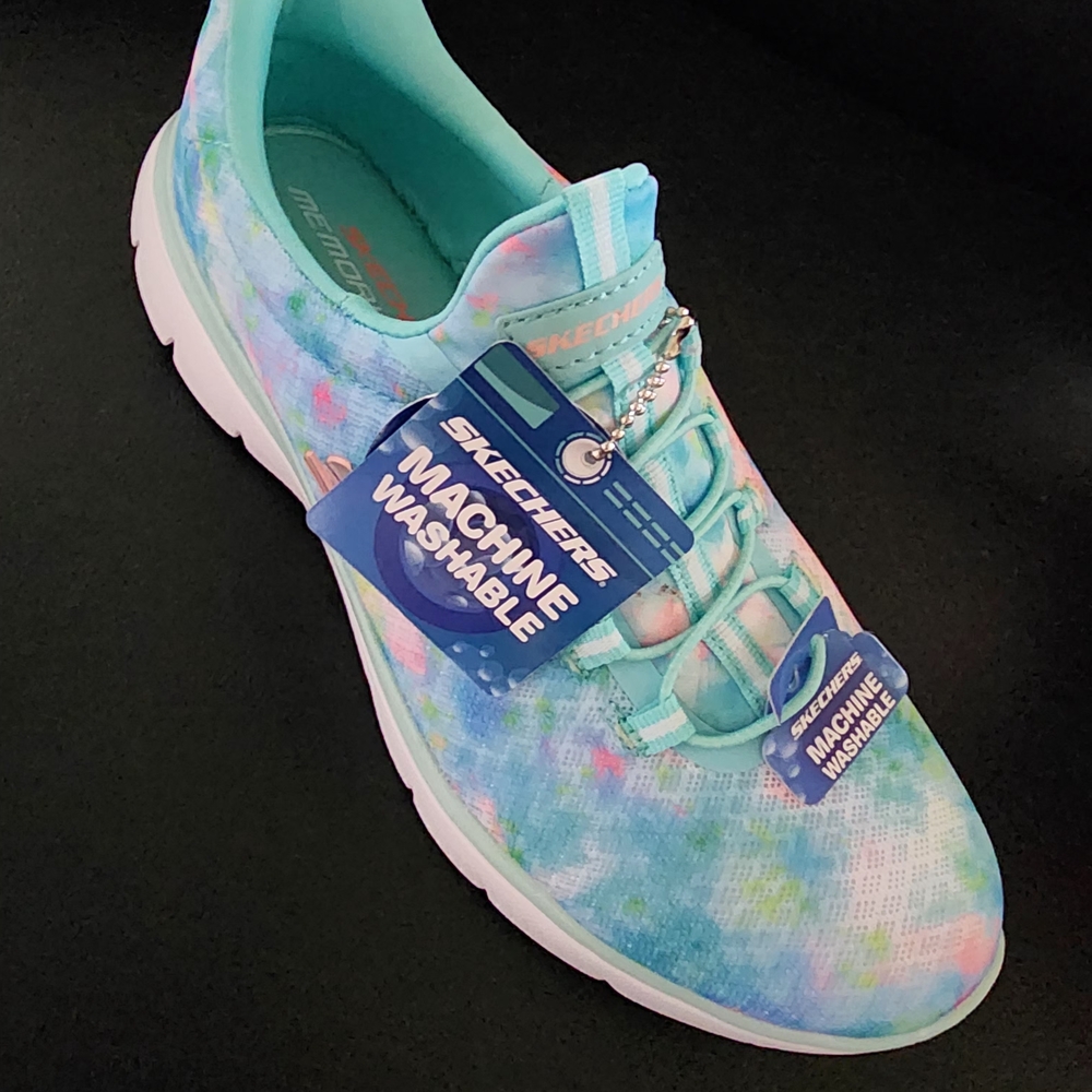 Skechers Women's Blue and Pink Sneakers